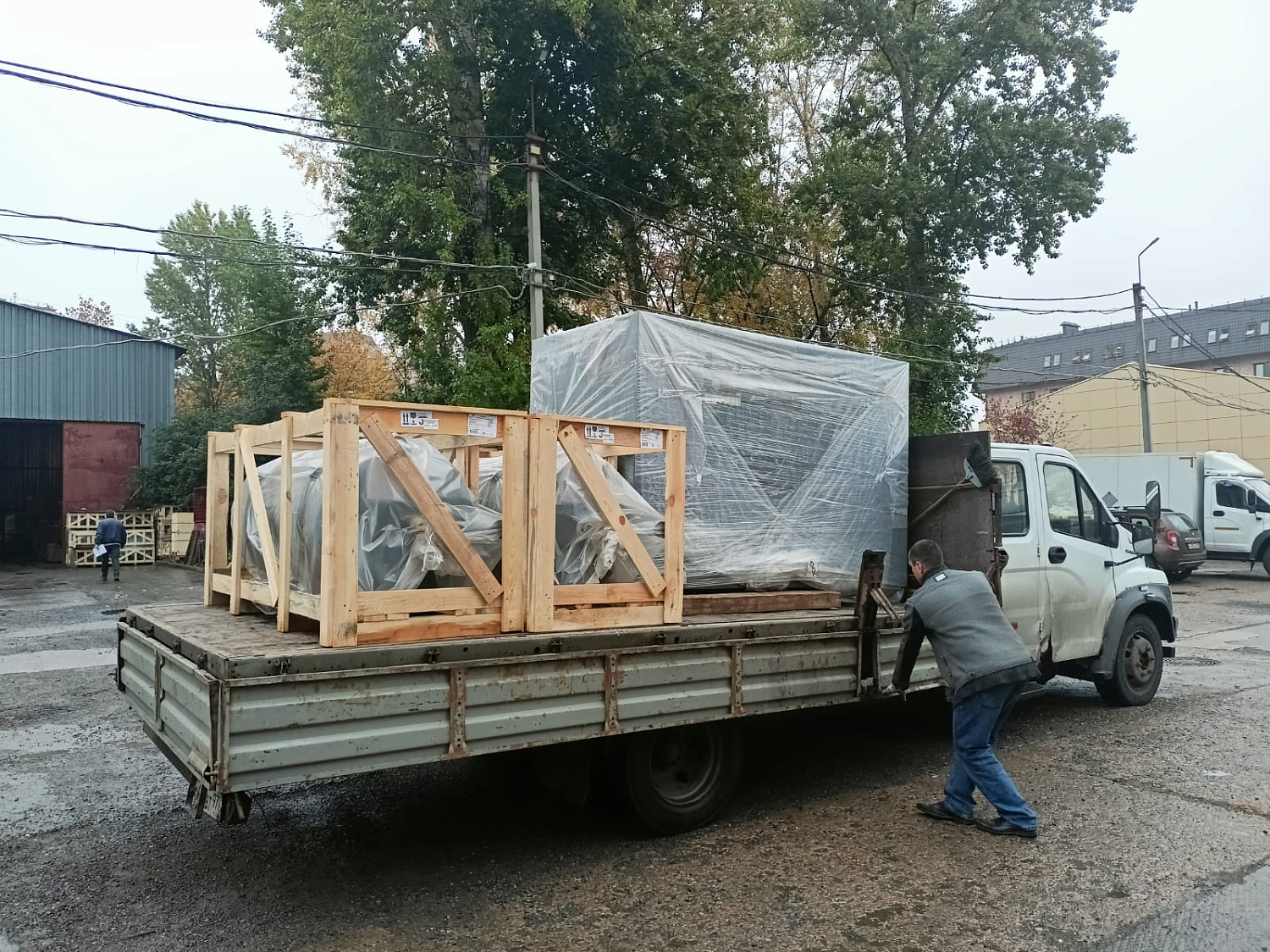 Отгрузка винтового компрессора Zammer SK90Р-8/F и 2 ресиверов Remeza РВ 900.10.11 в г. Москва